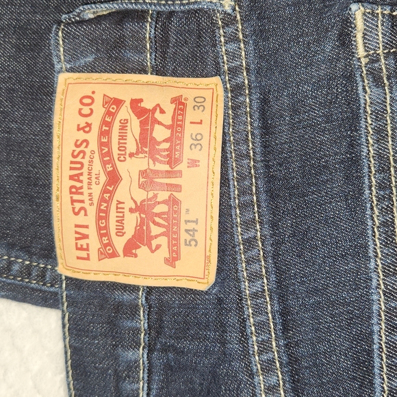 LEVIS 541 MENS JEANS SIZE W36 L30 DARK BLUE DENIM - Picture 3 of 11